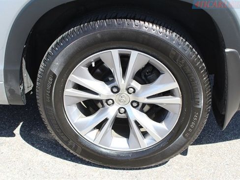 Used 2015 Toyota Highlander XLE AWD/4WD image 32