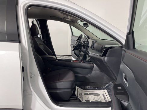 Used 2025 Nissan Kicks SR FWD image 34