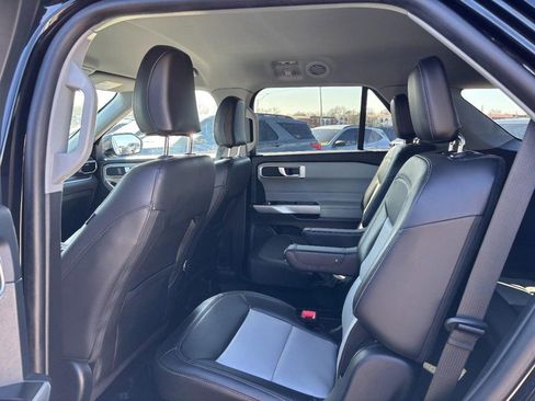 Used 2023 Ford Explorer XLT w/ Equipment Group 202A AWD/4WD image 13