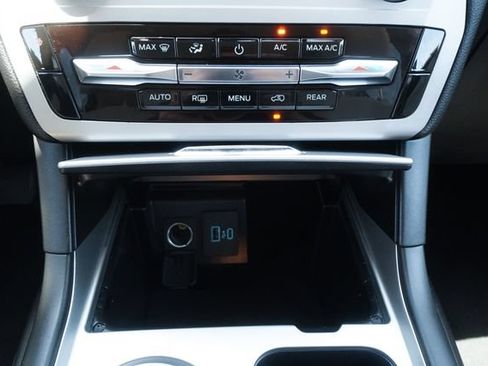 Used 2024 Ford Explorer XLT RWD image 19