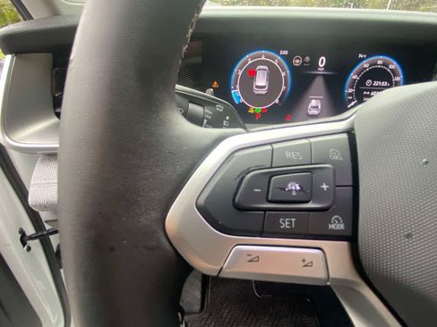 Certified 2025 Volkswagen Tiguan S AWD/4WD image 11