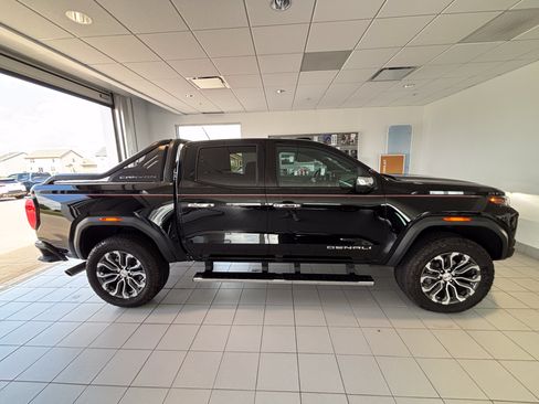 Used 2025 GMC Canyon Denali AWD/4WD image 6
