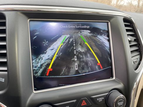 Used 2018 Jeep Grand Cherokee Limited w/ Luxury Group II image 32