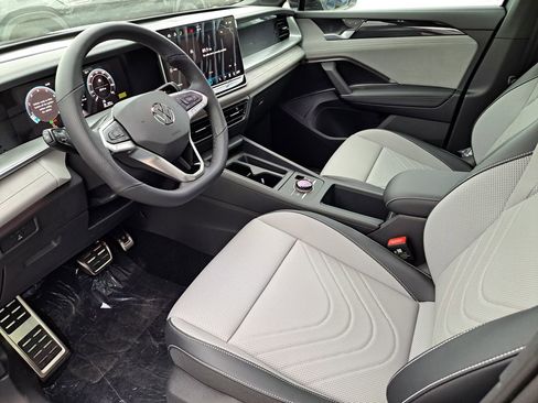 New 2026 Volkswagen Tiguan SE R-Line image 7