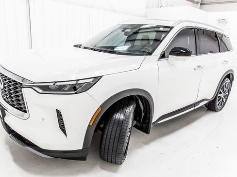 Used 2023 INFINITI QX60 Sensory w/ Vision Package AWD/4WD image 2