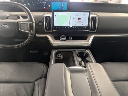 Used 2025 Ford Expedition Platinum AWD/4WD image 25