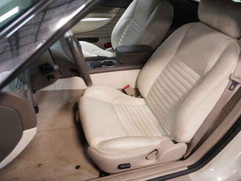 Used 2005 Ford Thunderbird 50th Anniversary RWD image 35