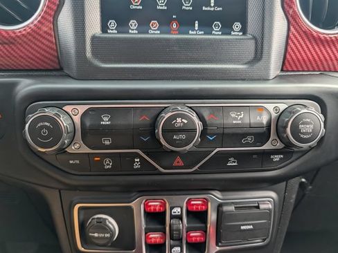 Used 2021 Jeep Wrangler Unlimited Sahara AWD/4WD image 21