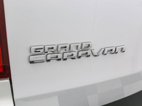 Used 2016 Dodge Grand Caravan SE image 11