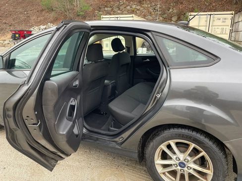 Used 2015 Ford Focus SE w/ Reverse Sensing Package image 6