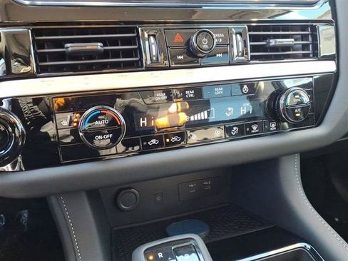 New 2026 Nissan Pathfinder SL image 12