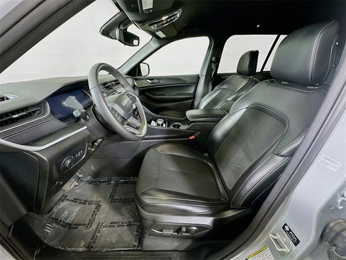 Used 2024 Jeep Grand Cherokee Altitude image 15