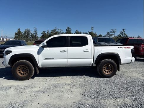 Used 2021 Toyota Tacoma TRD Off-Road w/ Technology Package image 6