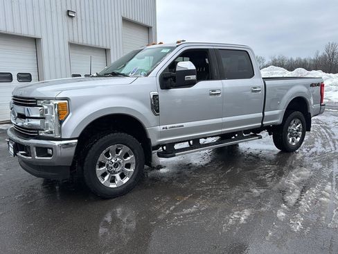 Used 2017 Ford F350 Lariat w/ Chrome Package image 4