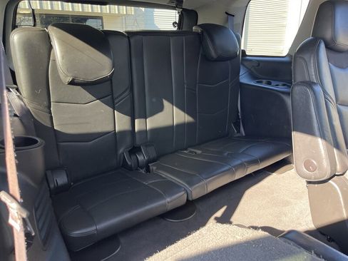 Used 2015 Cadillac Escalade Premium image 37