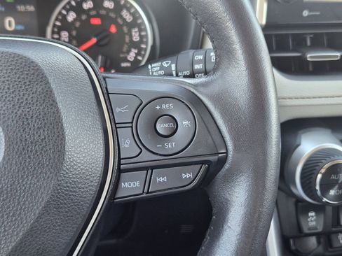 Used 2022 Toyota RAV4 XLE Premium image 32