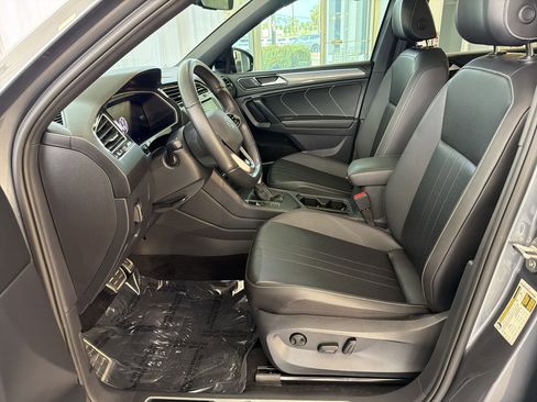 Used 2024 Volkswagen Tiguan SE R-Line FWD image 5