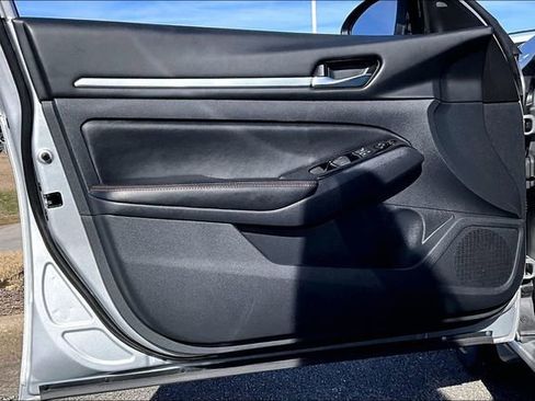 Used 2024 Nissan Altima 2.5 SR image 15