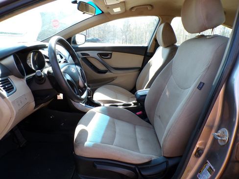 Used 2014 Hyundai Elantra SE image 24