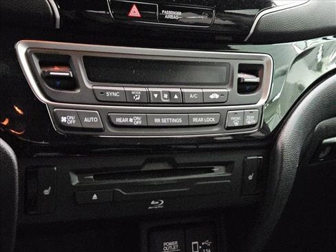 Used 2020 Honda Pilot Touring image 15