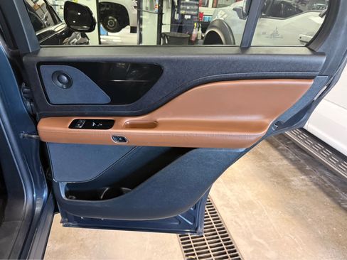 Used 2023 Lincoln Aviator Reserve w/ Equipment Group 201A AWD/4WD image 30