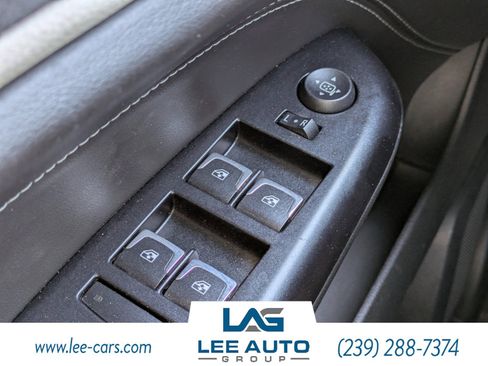 Used 2015 Cadillac SRX FWD image 18