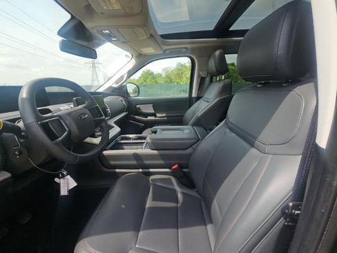 Used 2025 Ford Expedition Active AWD/4WD image 4