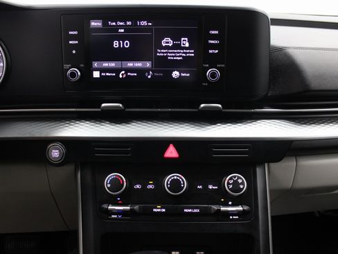 Used 2022 Kia Carnival LX image 37