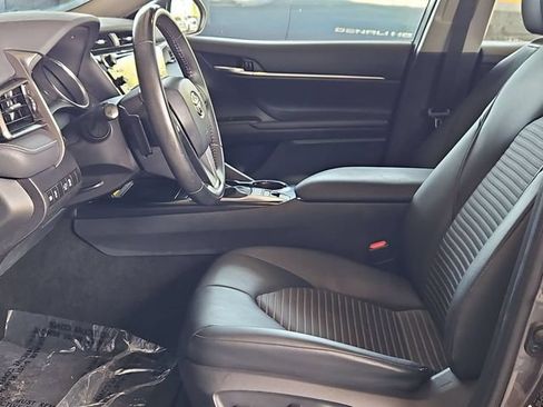 Used 2020 Toyota Camry SE w/ Sunroof Package FWD image 21