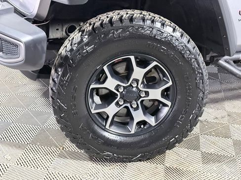Used 2018 Jeep Wrangler Rubicon AWD/4WD image 2