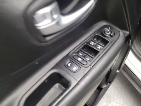 Used 2020 Jeep Renegade Altitude FWD image 27
