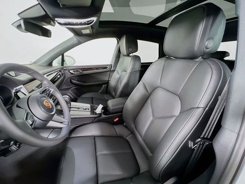 New 2026 Porsche Macan image 5