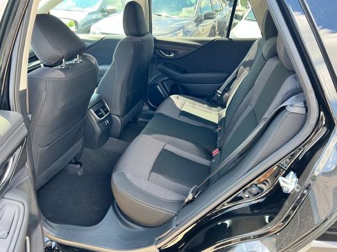 Used 2025 Subaru Outback Premium AWD/4WD image 12