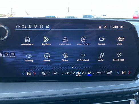 Used 2025 Chevrolet Traverse LT image 18