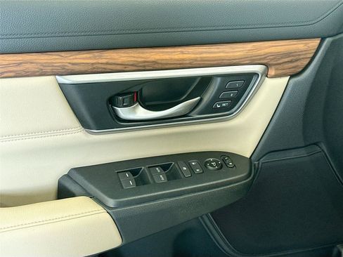 Used 2018 Honda CR-V Touring image 17