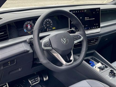 New 2026 Volkswagen Tiguan SE R-Line AWD/4WD image 9