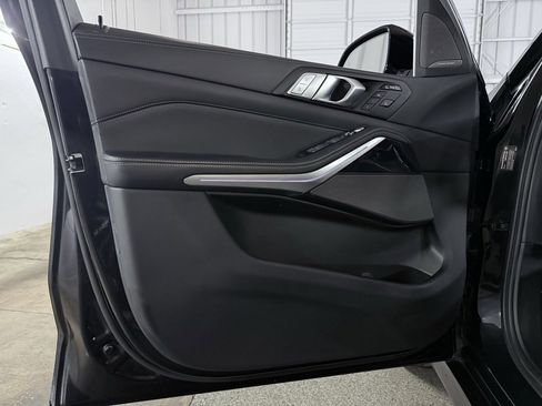 Used 2022 BMW X7 M50i image 21