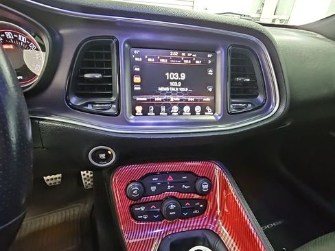 Used 2016 Dodge Challenger R/T image 13