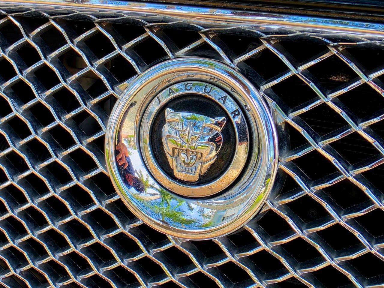 Used 2011 Jaguar XJ L RWD image 5