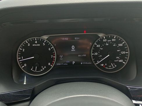 Used 2024 Nissan Pathfinder SV w/ Black Appearance Package AWD/4WD image 18