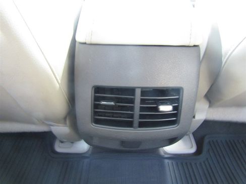 Used 2013 Ford Edge SEL FWD image 25