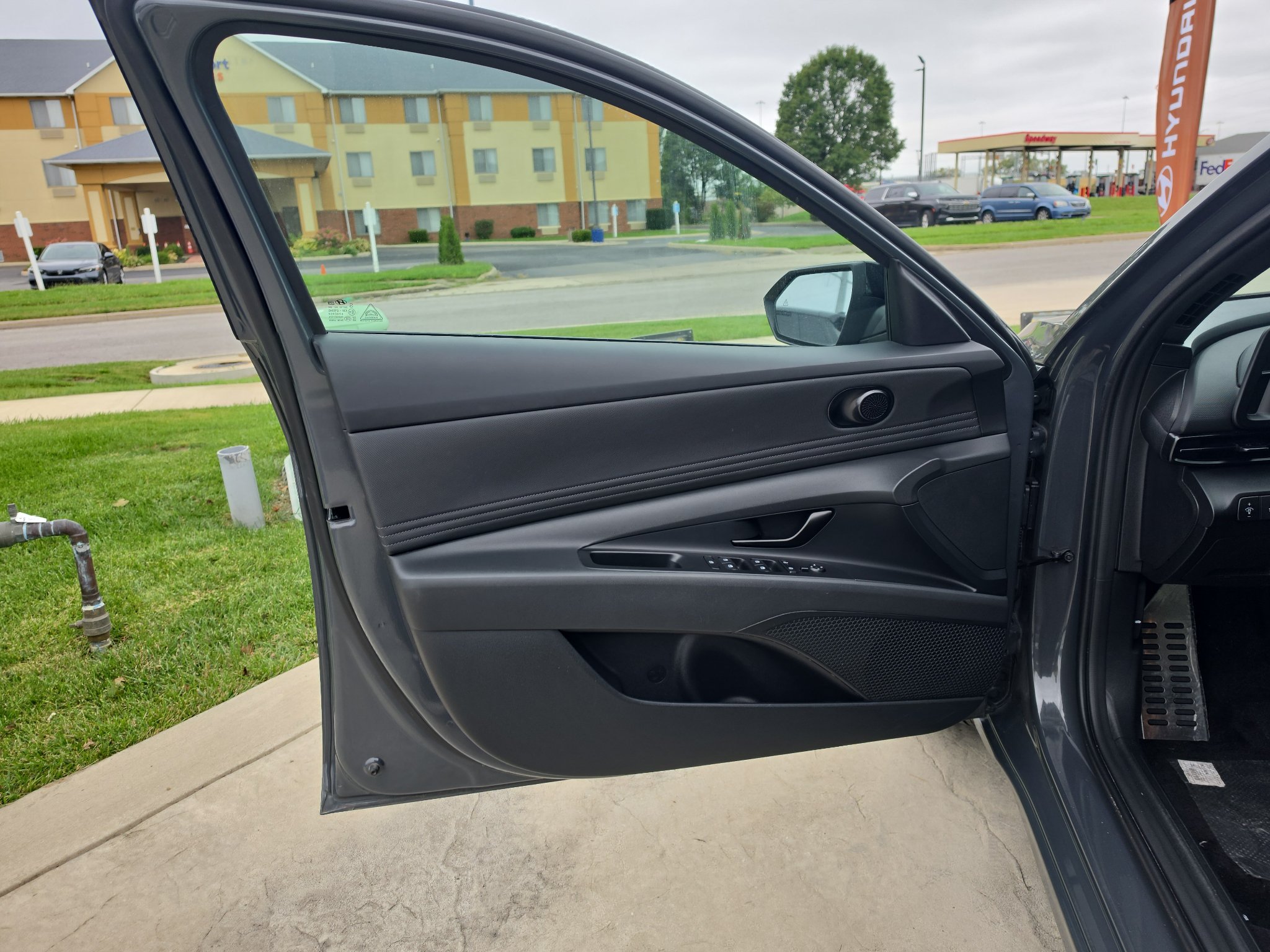 Used 2025 Hyundai Elantra Sport FWD image 20