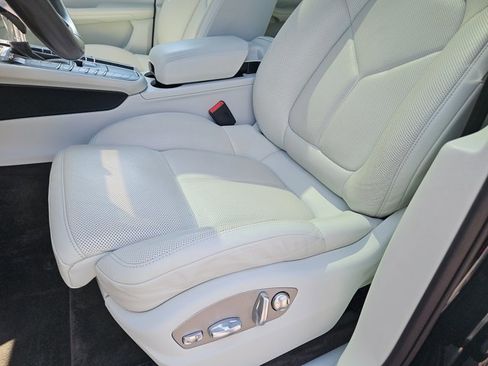Certified 2019 Porsche Macan S AWD/4WD image 26