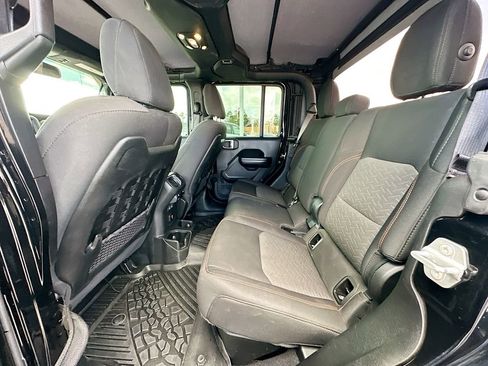 Used 2021 Jeep Gladiator Mojave AWD/4WD image 17