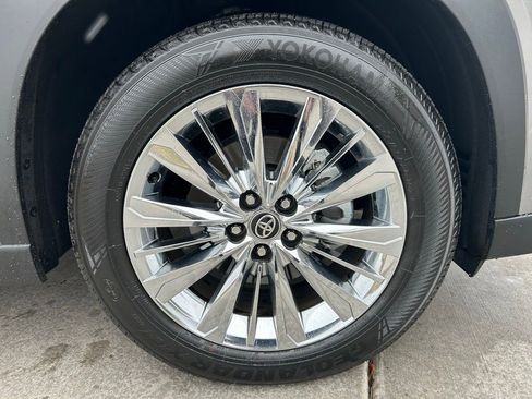 Used 2025 Toyota Grand Highlander AWD image 35