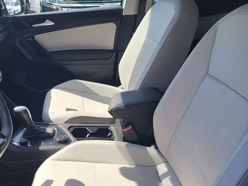 Used 2021 Volkswagen Tiguan SE AWD/4WD image 9