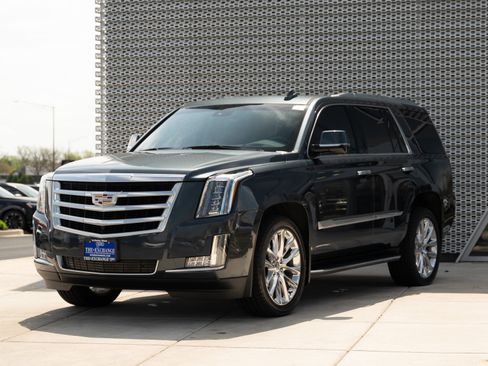 Used 2020 Cadillac Escalade Luxury image 6