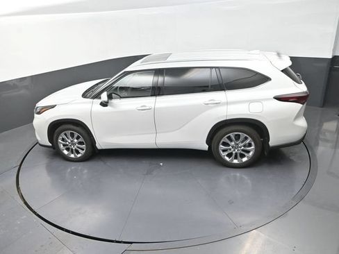 Certified 2025 Toyota Highlander Limited AWD/4WD image 27