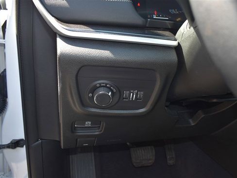 Used 2023 Jeep Grand Cherokee Altitude image 13