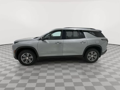 Used 2026 Chevrolet Traverse LT w/ Driver Confidence Package AWD/4WD image 2